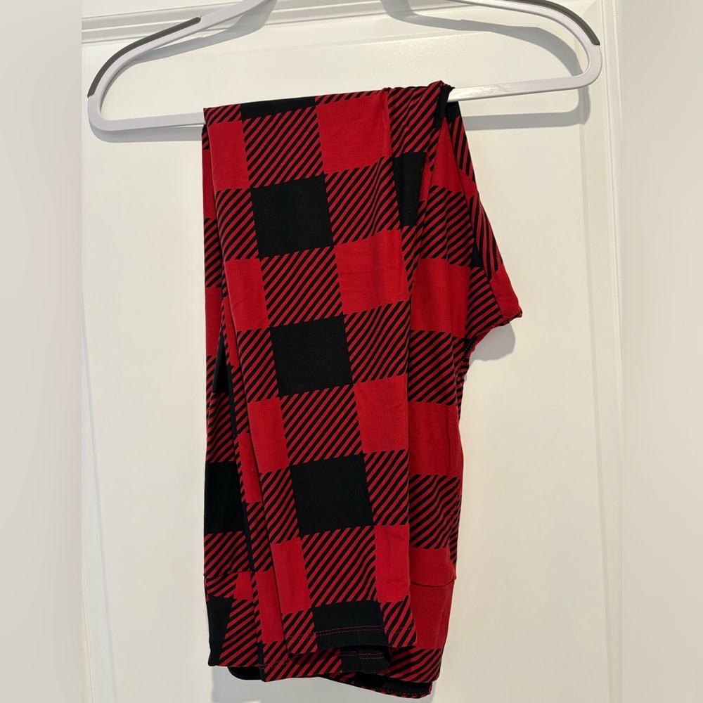 Lularoe TC2 NWOT red and black plaid leggings